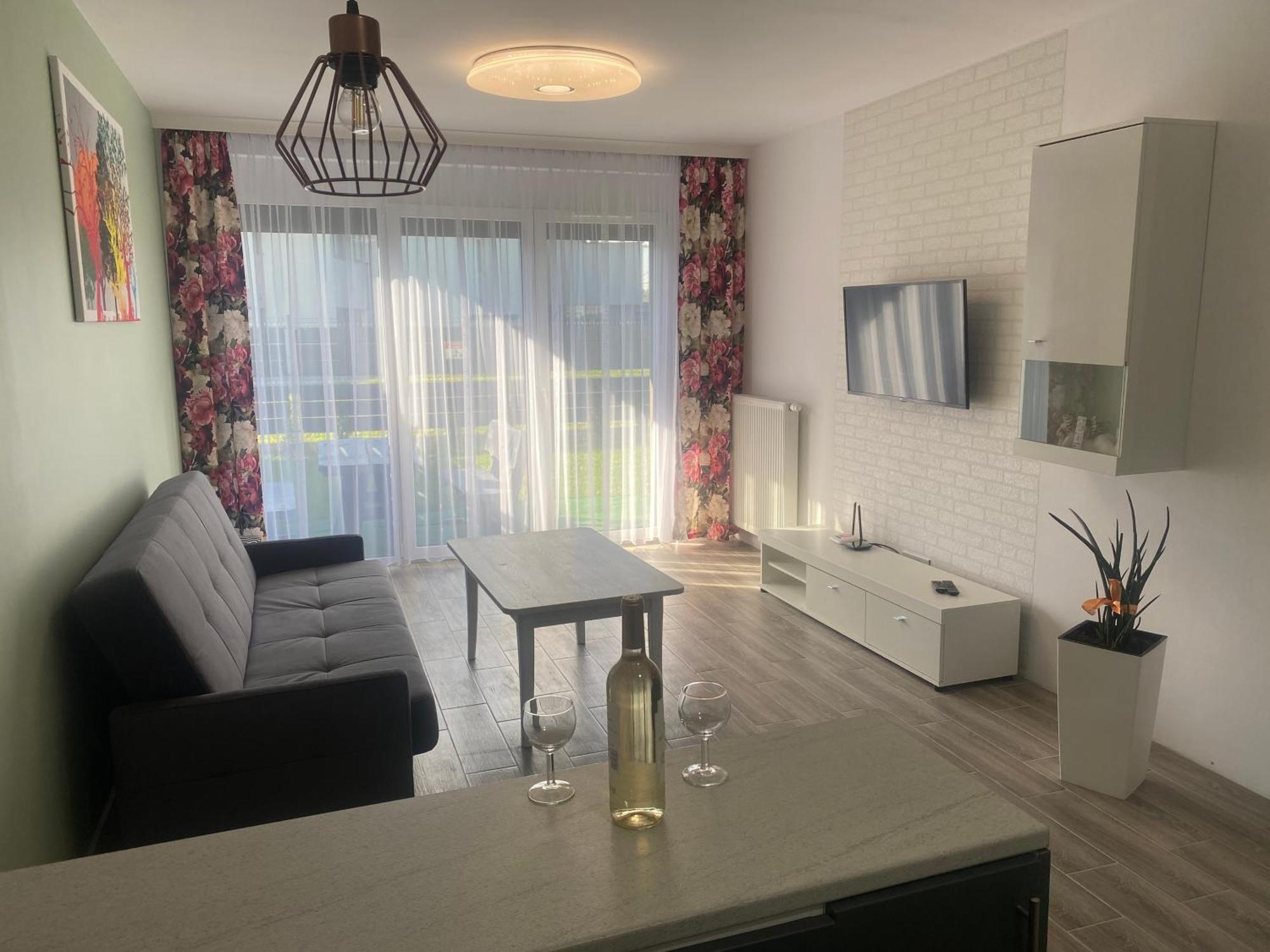 1 Tyskie Apartamenty Z Ogrodkiem Tychy Eksteriør billede