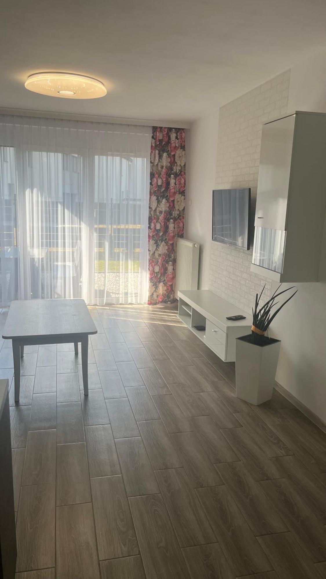 1 Tyskie Apartamenty Z Ogrodkiem Tychy Eksteriør billede